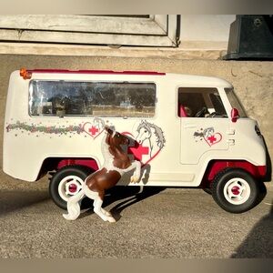 Schleich Ambulance w/Breyer Stablemate